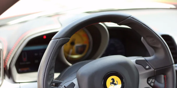 Zážitek na 4 kolech: Projeďte se ve Ferrari, Lamborghini, Maserati nebo Porsche