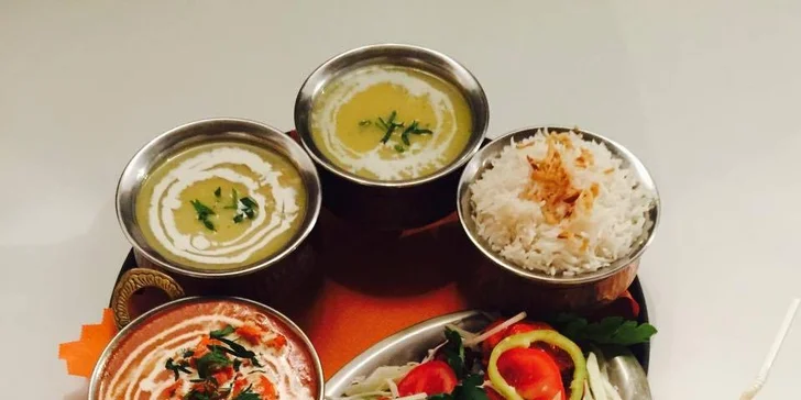 Poznejte úchvatnou chuť a vůni Indie: Hostina v restauraci Taj Mahal pro dva