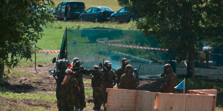 Vzrušující časově neomezená střílečka v Paintballparku Detroit až pro 16 osob