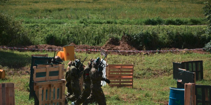 Vzrušující časově neomezená střílečka v Paintballparku Detroit až pro 16 osob