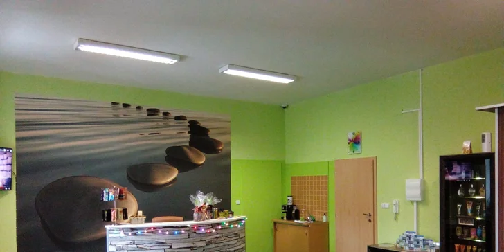 Masáž pomáhá také od bolestí zad, svalových křečí nebo bolestí hlavy.