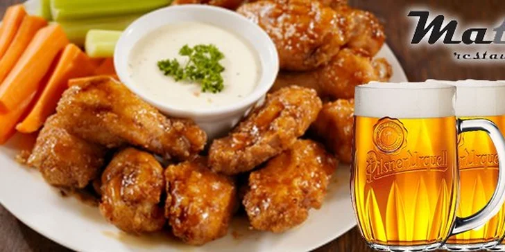 189 Kč za  1,2 kg pečených kuřecích křidélek, dresinky a ČTYŘI velká piva. Točená plzeň a božské hody pro dva se slevou 53 %.