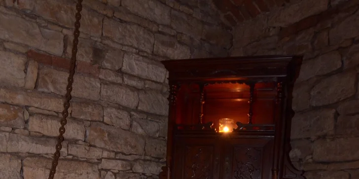 Pozor na krk: Mrazivá únikovka z upířího sklepení Chess KEY Room