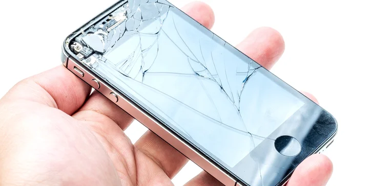 Kupon na slevu na výměnu prasklého displeje u mobilů iPhone