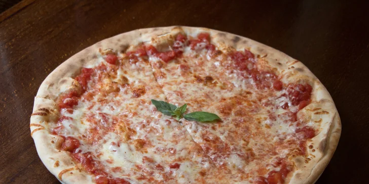 Italská chvilka u Karlova mostu: Libovolná pizza a nápoj z pizzerie Maestro