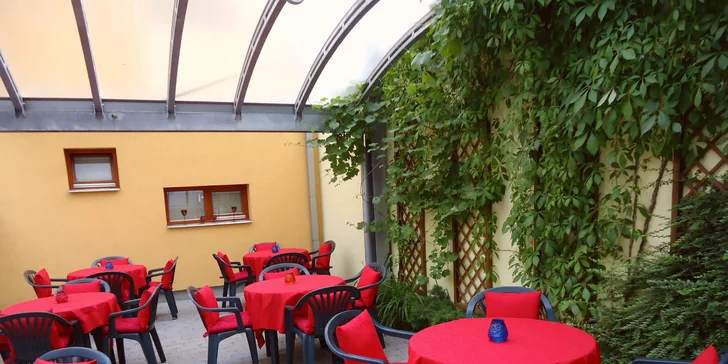 Indie na talíři: Kuřecí či vegetariánské degustační menu pro dva