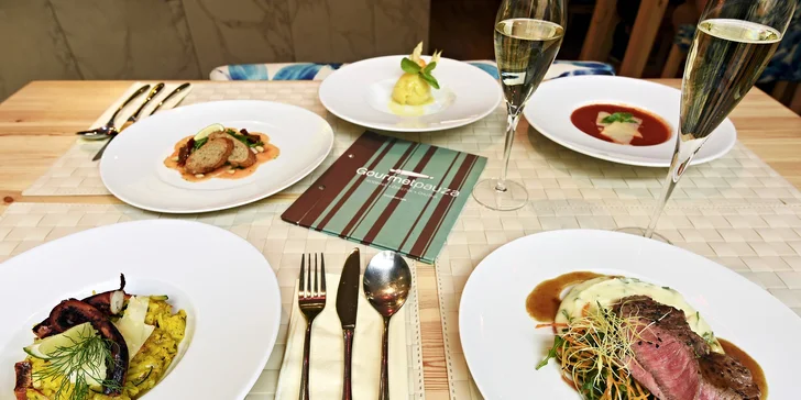 Kulinářský koncert pro dva: Degustační menu o pěti chodech a sklenka vína