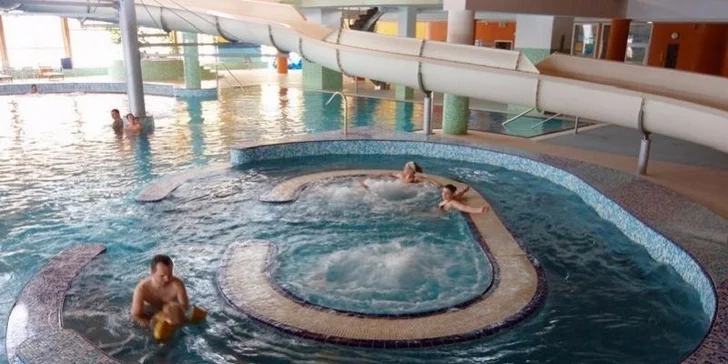 Pohodové jaro na břehu Lipna: Penzion s polopenzí a nabídkou sportu i relaxace
