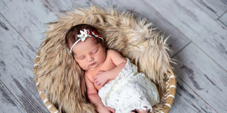 Ateliérové Newborn focení: Překrásné snímky vašich miminek