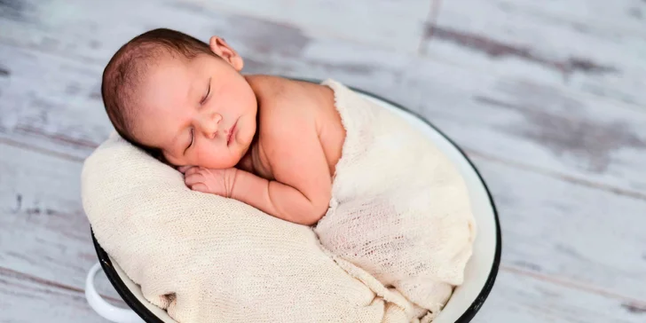 Ateliérové Newborn focení: Překrásné snímky vašich miminek