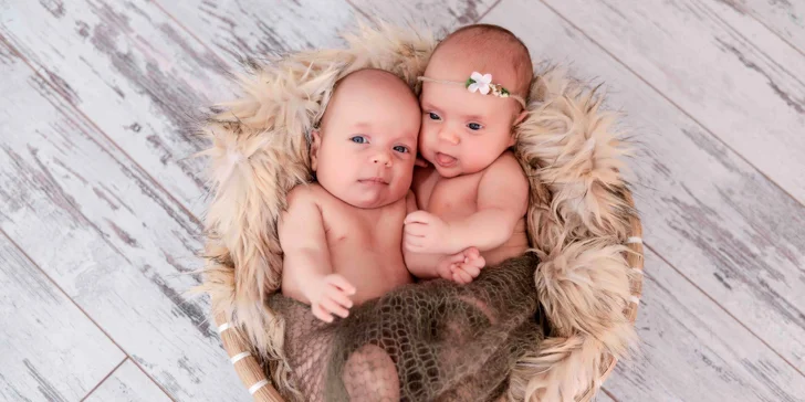 Ateliérové Newborn focení: Překrásné snímky vašich miminek