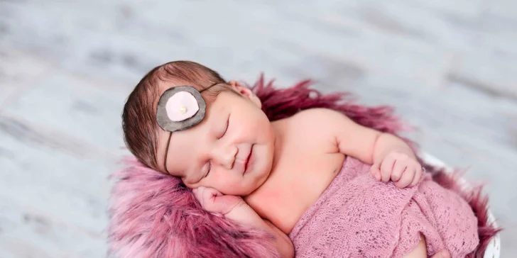 Ateliérové Newborn focení: Překrásné snímky vašich miminek