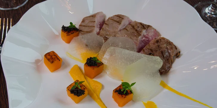 Moderní gastronomie: 5chodové degustační menu pro 2 a kniha Božská réva