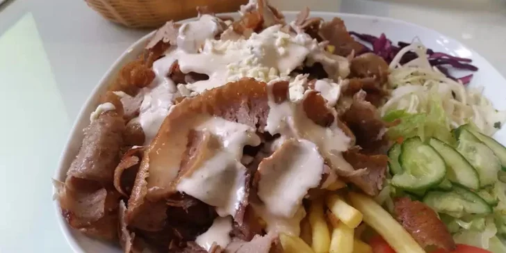 Kebab talíř s hranolky a nápojem dle výběru
