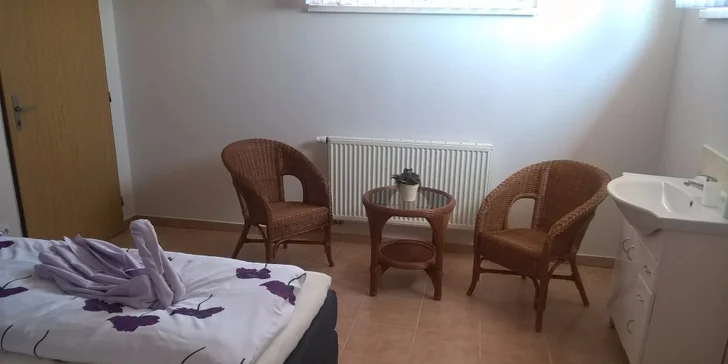 Třídenní pobyt na jižní Moravě: Snídaně i pobyt ve sklípku s degustací vín