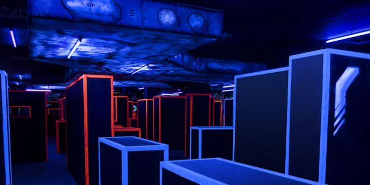 Akce a zábava: Laser game pro 1–6 osob v moderní pražské aréně