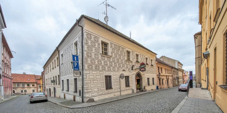 Tři napěněné půllitry piva Mušketýr 11° čepované přímo z pivního tanku