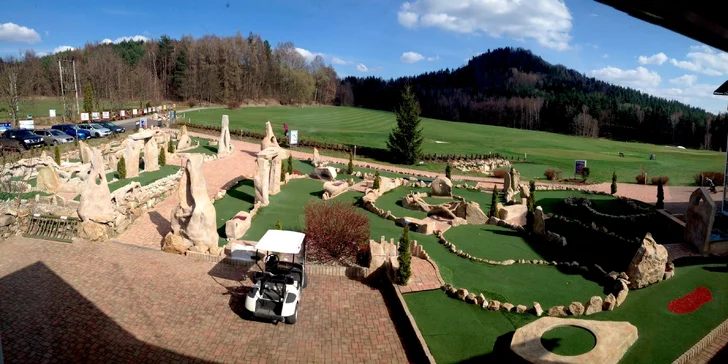 Až 3 dny plné golfu či adventure golfu nejen pro úplné začátečníky pod Ještědem