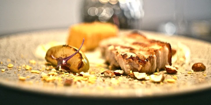 Poznejte nové chutě: famózní degustační menu pro 2 osoby v Černé růži