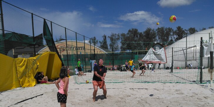 Plážový volejbal s Beach Service: pronájem kurtů i tréninky