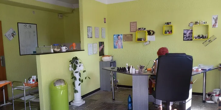 Modeláž nových gelových nehtů nebo doplnění
