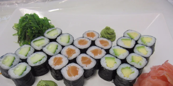 Srolované asijské pochoutky: Barevné sushi sety pro gurmány