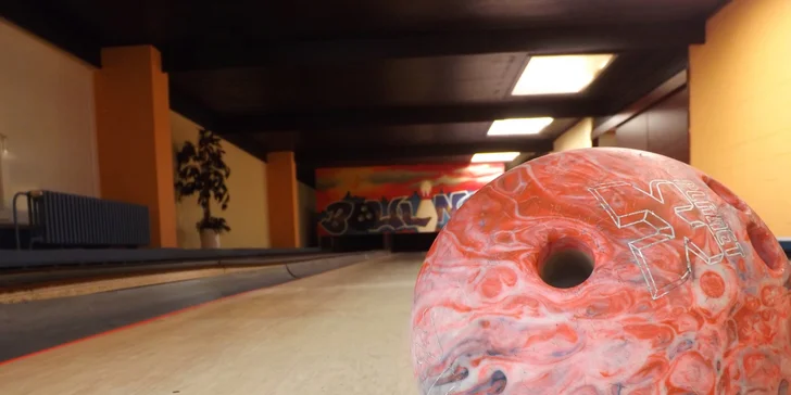 Všechny kuželky musí k zemi: Hodina bowlingu až pro 6 hráčů