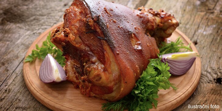 Voňavá porce masa: Pečené koleno se vším všudy až pro 4 jedlíky