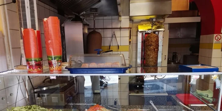Skočte si pro dva Dürüm kebaby s grilovaným masem a nápoji