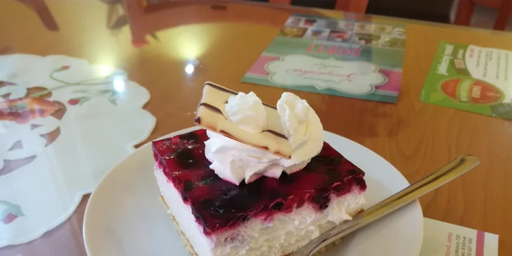 Sladké posezení: Dva domácí zákusky a espresso nebo jiný nápoj
