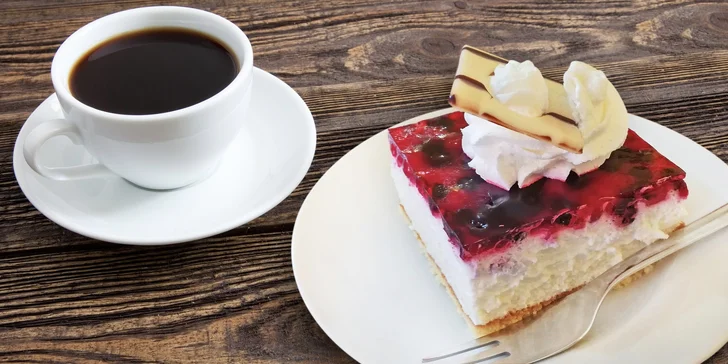 Sladké posezení: Dva domácí zákusky a espresso nebo jiný nápoj