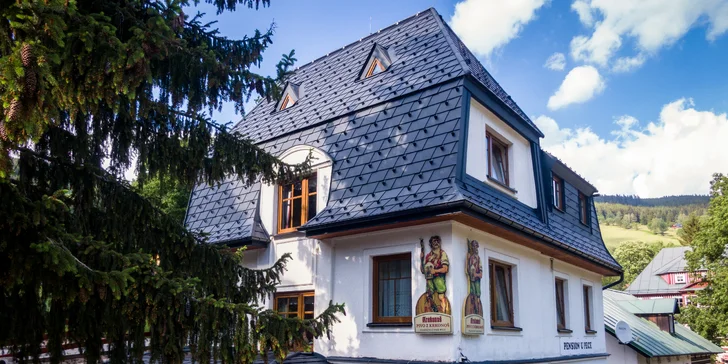 Čo s autom? Priamo pri penzióne sú vyhradené miesta. Na parkovanie máte v rámci voucheru 50% zľavu.