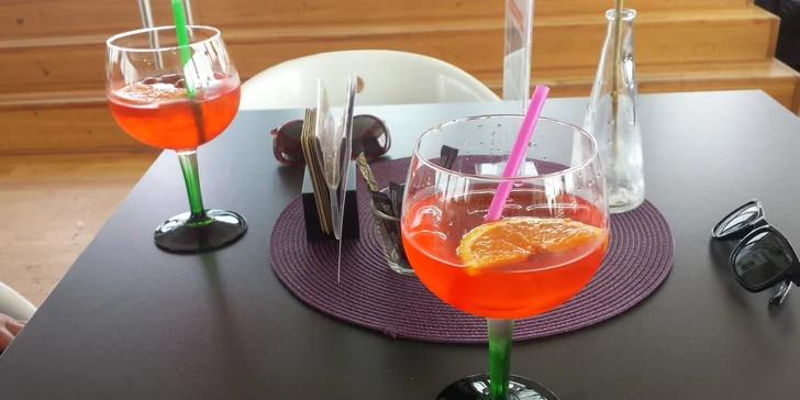 Café Vítkov: dort s kávou nebo Gin & Tonic s výhledem na Žižkov a Karlín