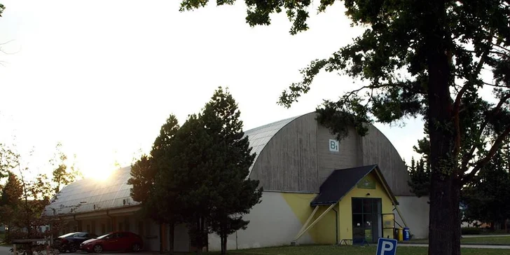 Ranní či dopolední hodinka na badmintonovém kurtu