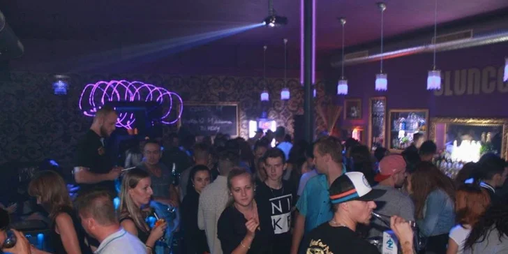 Oslavte 3. narozeniny music baru Slunce s Jakubem Kohákem