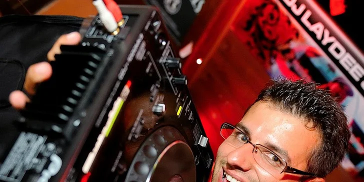 Oslavte 3. narozeniny music baru Slunce s Jakubem Kohákem