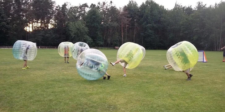 Zábava ve světě bublin: Zapůjčení koulí na bodyzorbing pro celou partu