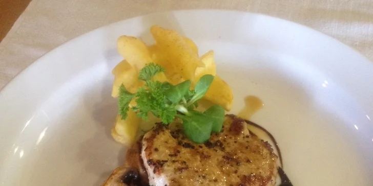 Bašta pro 2 labužníky: 200gramový steak z kotlety, příloha a sladká tečka