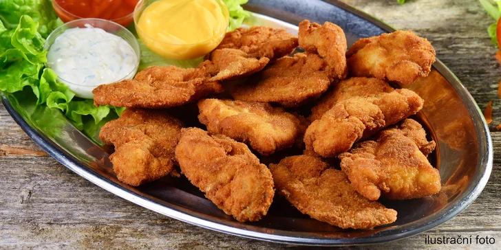 1,5kilová mísa kuřecích a vepřových řízečků v restauraci U Bizona
