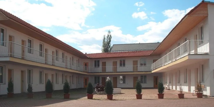 Podzim i vánoční trhy v Praze: Pohodový víkend s polopenzí pro dva