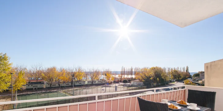Z apartmánů dojdete krátkou procházkou (cca 500 metrů) rovnou na pláž.