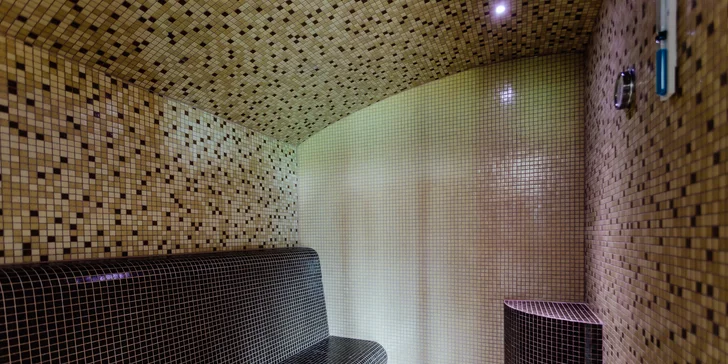 Dopřát si můžete hodinu a půl hýčkání ve vířivce, finské, parní a infrasauně nebo ochlazovací kádi.