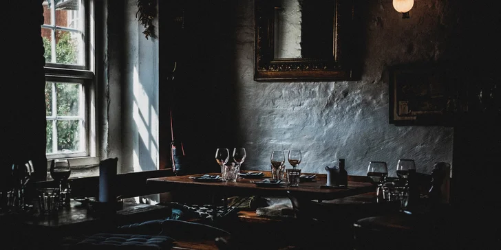 Zahrajte si kdykoliv a kdekoliv: online úniková hra: Uvězněni v restauraci