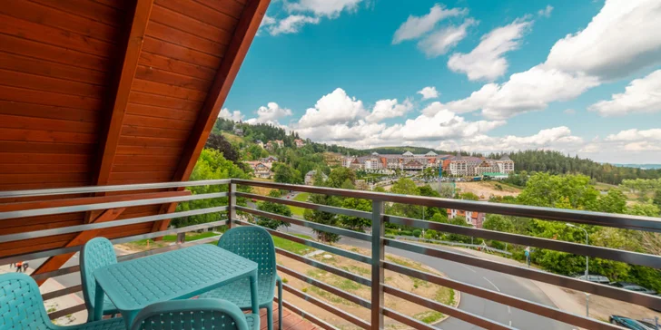 K téměř každému apartmánu patří parkovací stání.