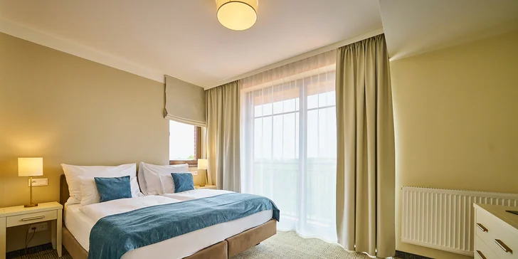 Len kúsok od Hlavnej triedy s minerálnymi prameňmi a asi 20 min. chôdze od Spievajúcej fontány stojí Hotel & Wellness Queens****.