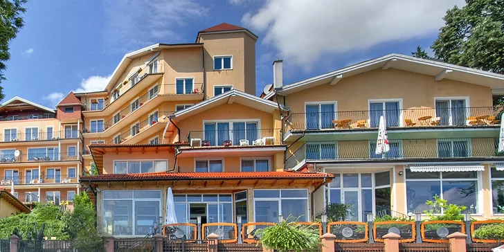 Přímo u jezera Czos na vás čeká 3* hotel Panoramic Oscar.