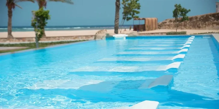 Vodní pohodu si užijete i přímo v rámci hotelu – jsou tu 3 velké bazény pro dospělé (1 v zimě vyhřívaný) a dětský bazén.