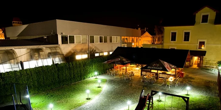 Bohaté masové menu pro dva - 550 g grilovaných steaků s přílohou v Holešově
