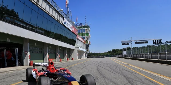 Masaryk Racing Days: Klasická či VIP vstupenka na souboj rychlých kár