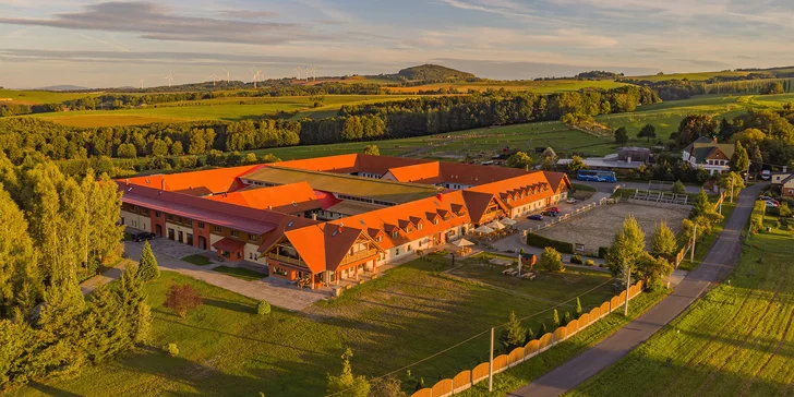 Agropobyt v podhorí Jizerských hôr: raňajky od farmárov, wellness aj zážitok pri koňoch